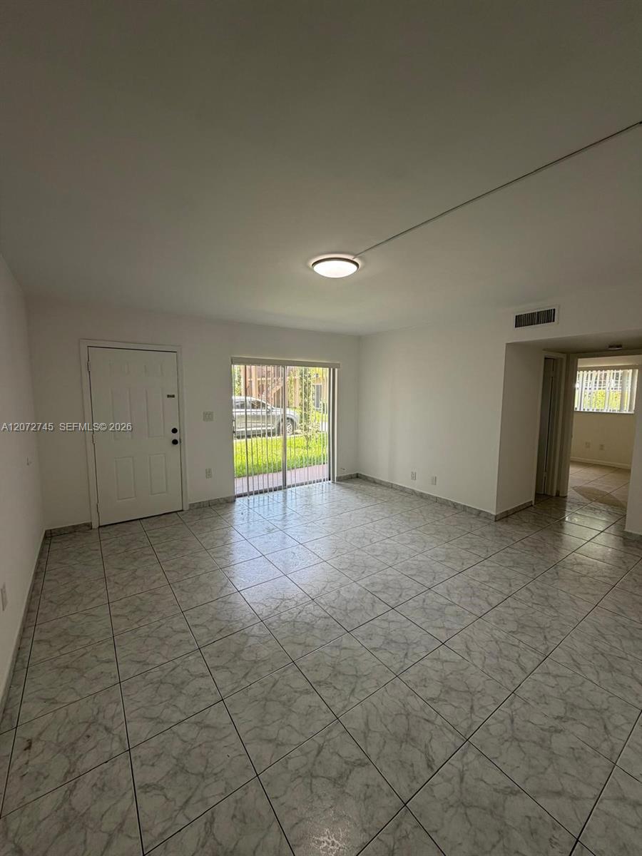 1290 NE 119th St # 2A — Photo 2