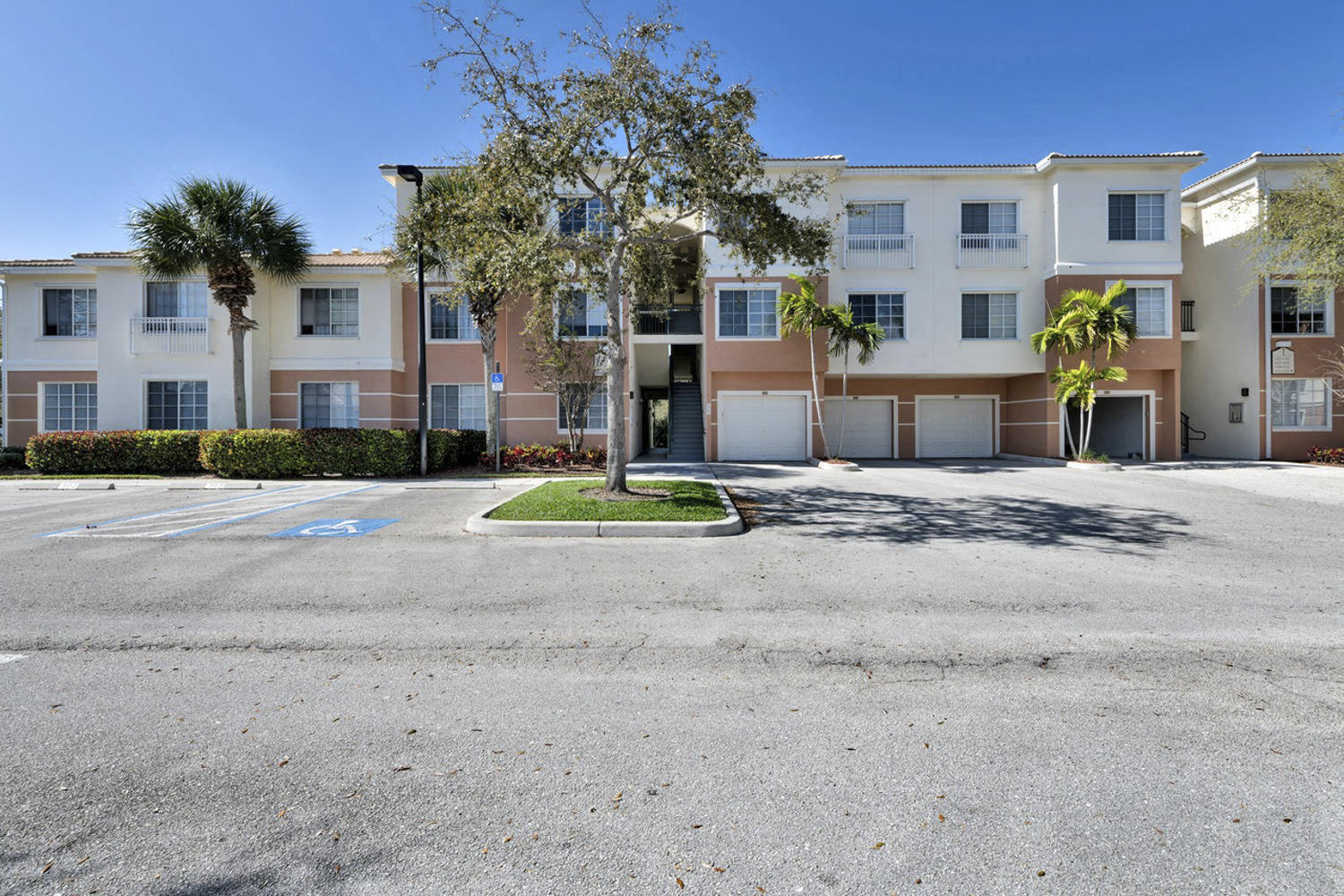 1201 Myrtlewood Circle E, Palm Beach Gardens FL 33418