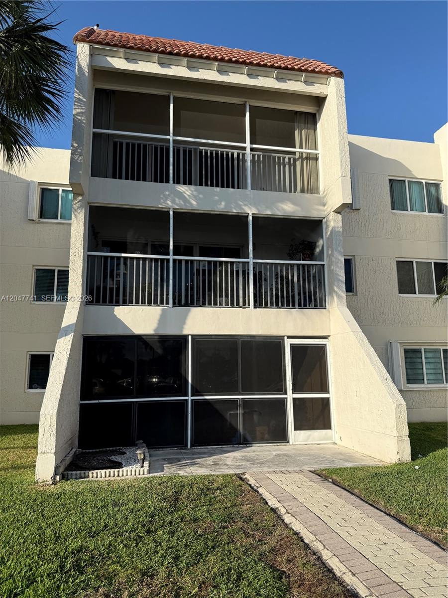 120 Lakeview Dr # 114, Weston FL 33326