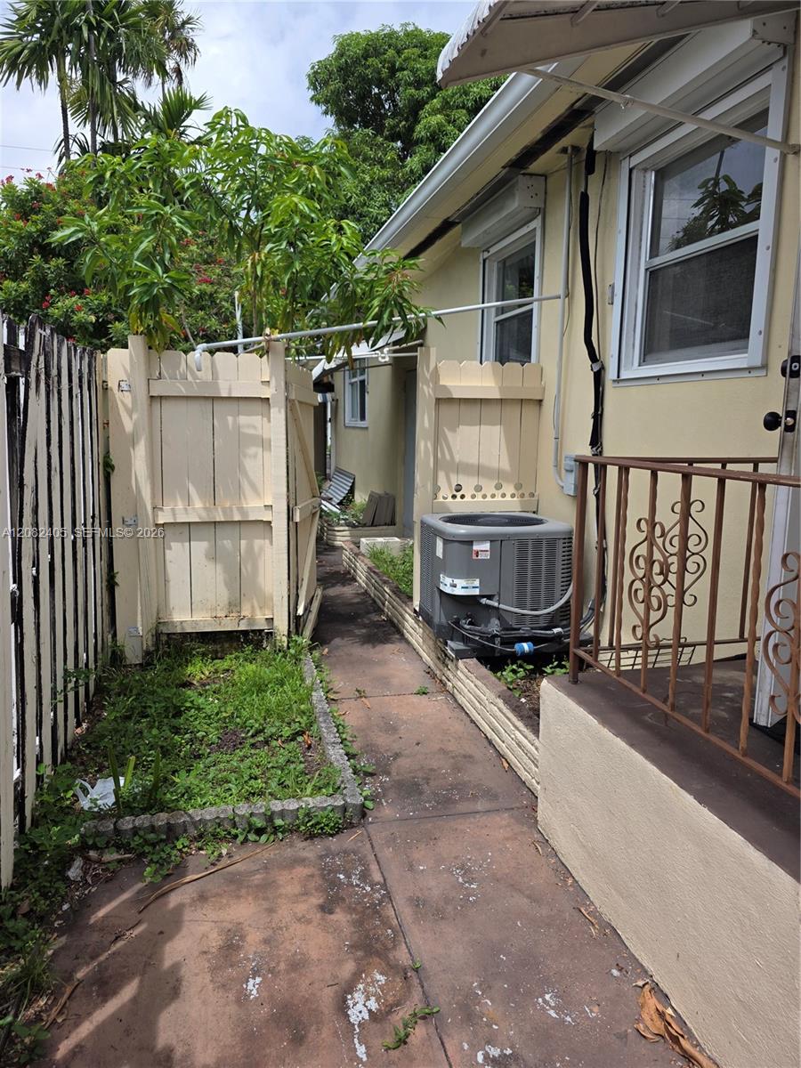 1843 Wiley St # 1 — Photo 3