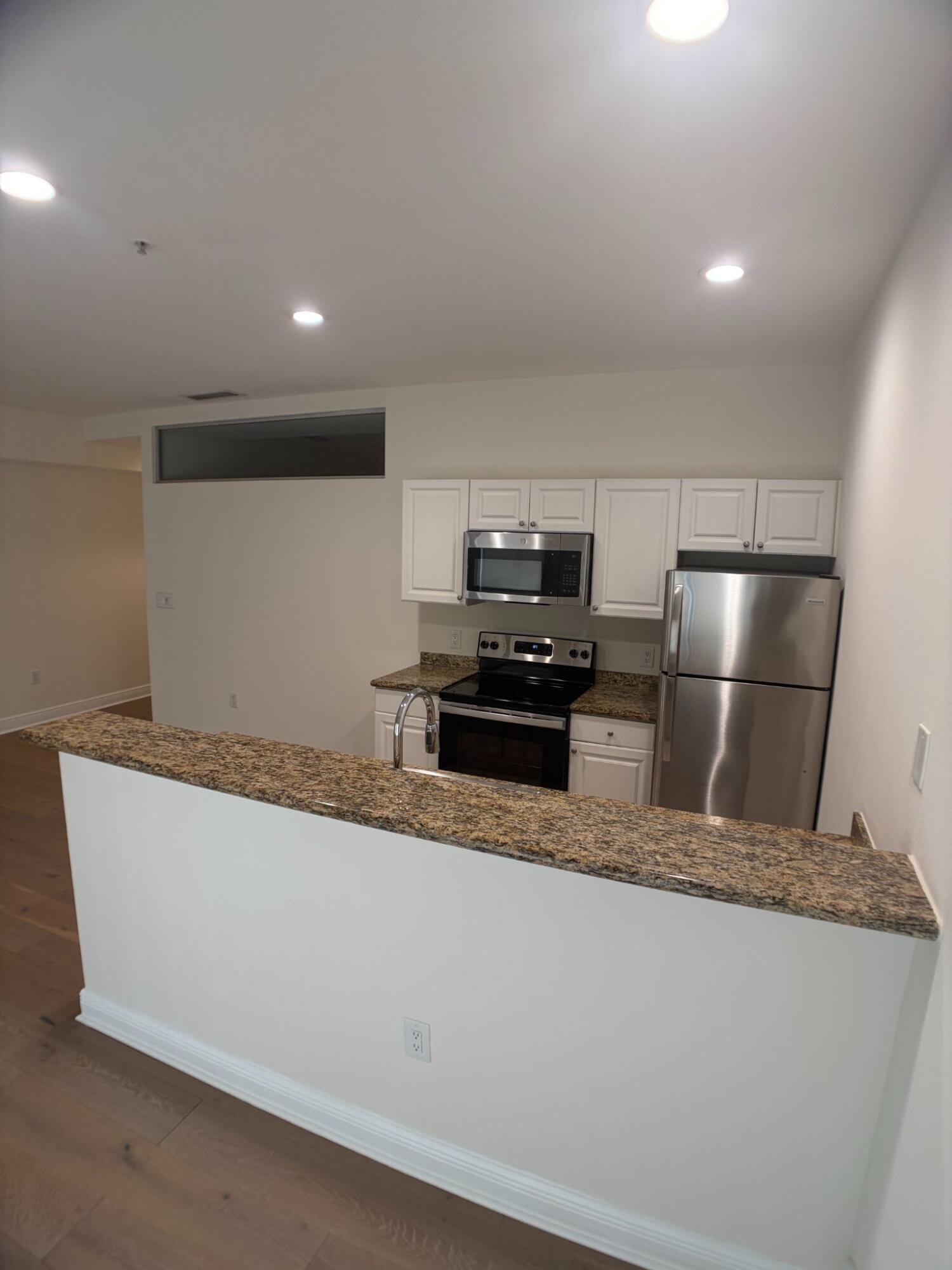150 SE 3RD Avenue # 13 — Photo 3