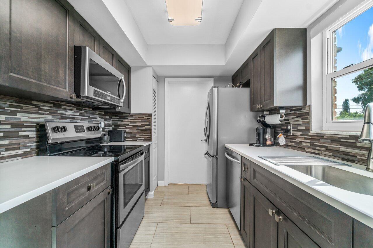 2037 S Seacrest Boulevard # B, Boynton Beach FL 33435