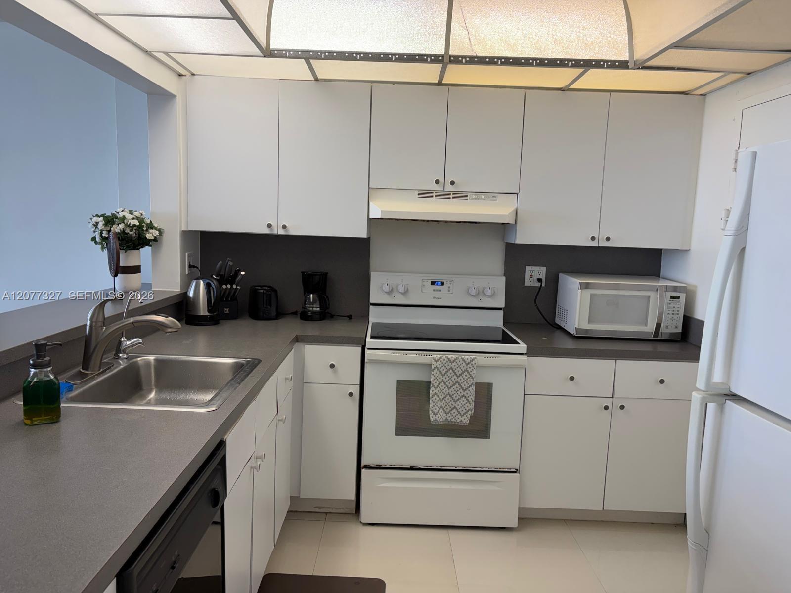 3725 S Ocean Dr # 1517 — Photo 4