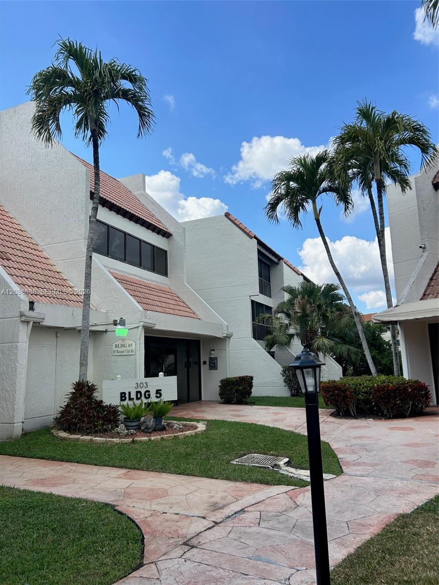 303 Racquet Club Rd # 311, Weston FL 33326