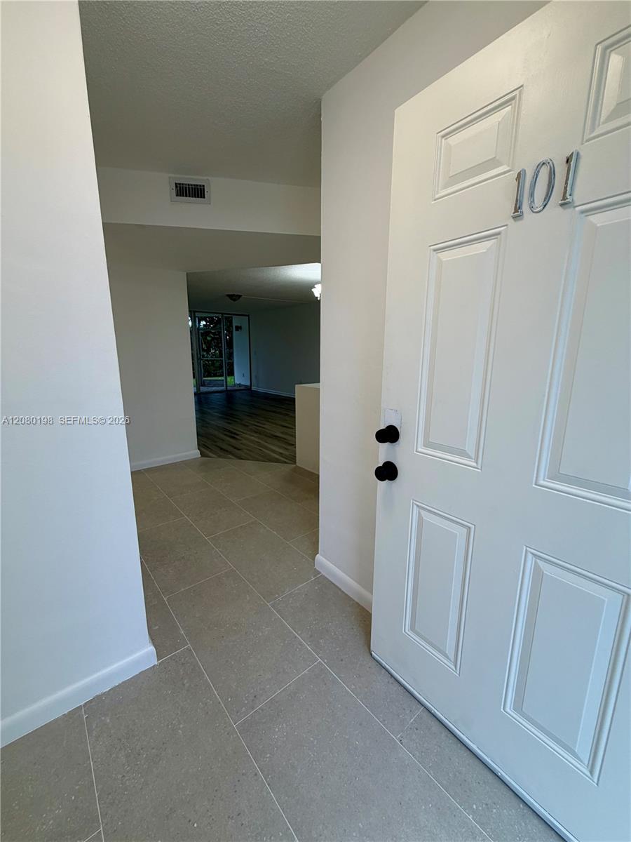 1101 NE 191st St # H101 — Photo 2