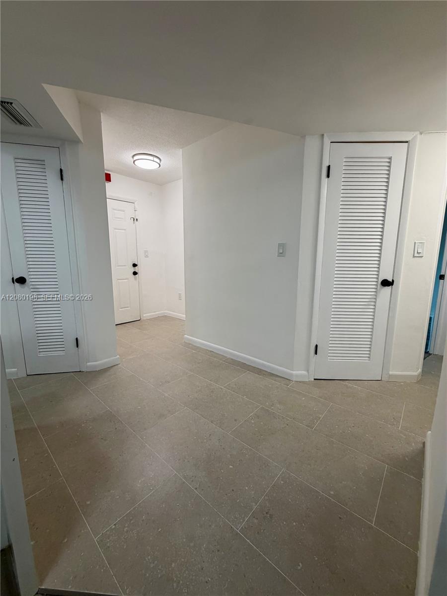 1101 NE 191st St # H101 — Photo 3
