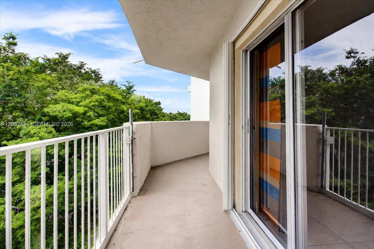 1975 Normandy Dr # 303 — Photo 4