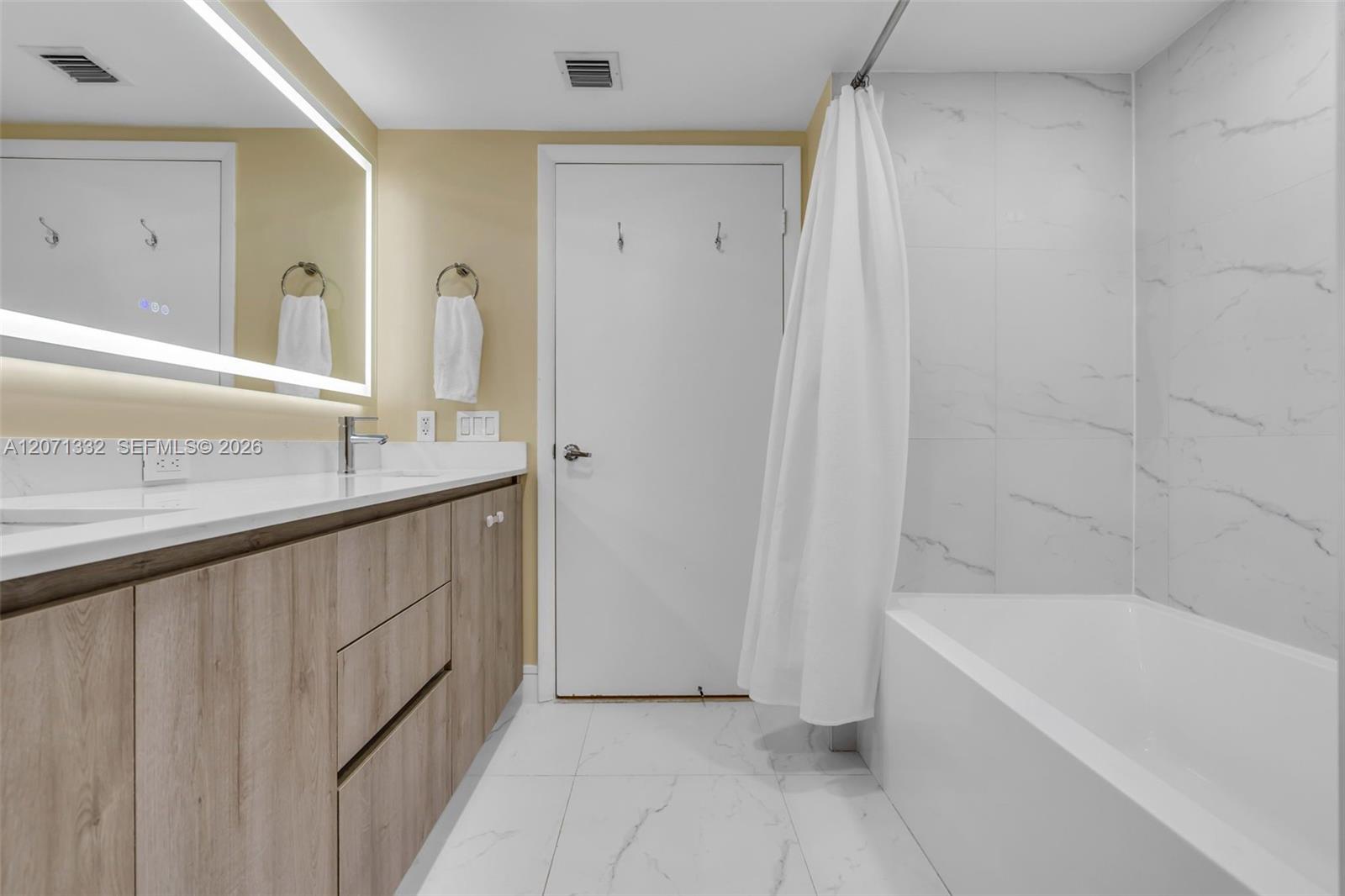 41 SE 5th St # 908 View 1