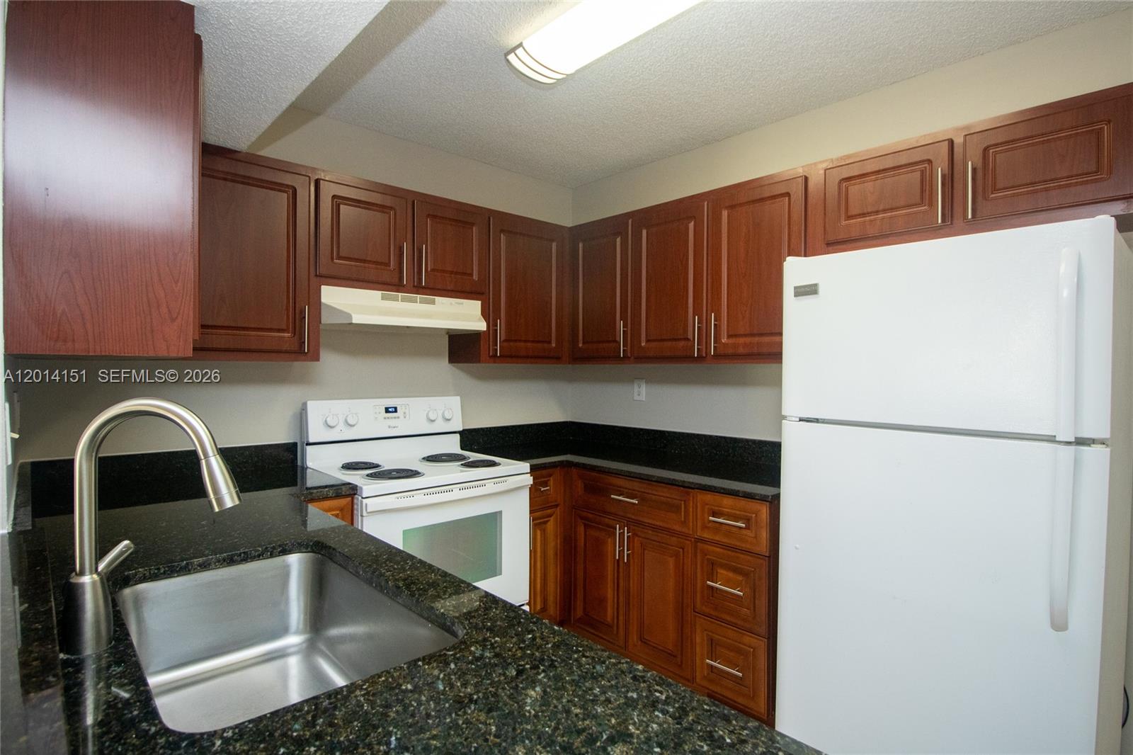 9491 S Palm Cir S # 101 — Photo 2
