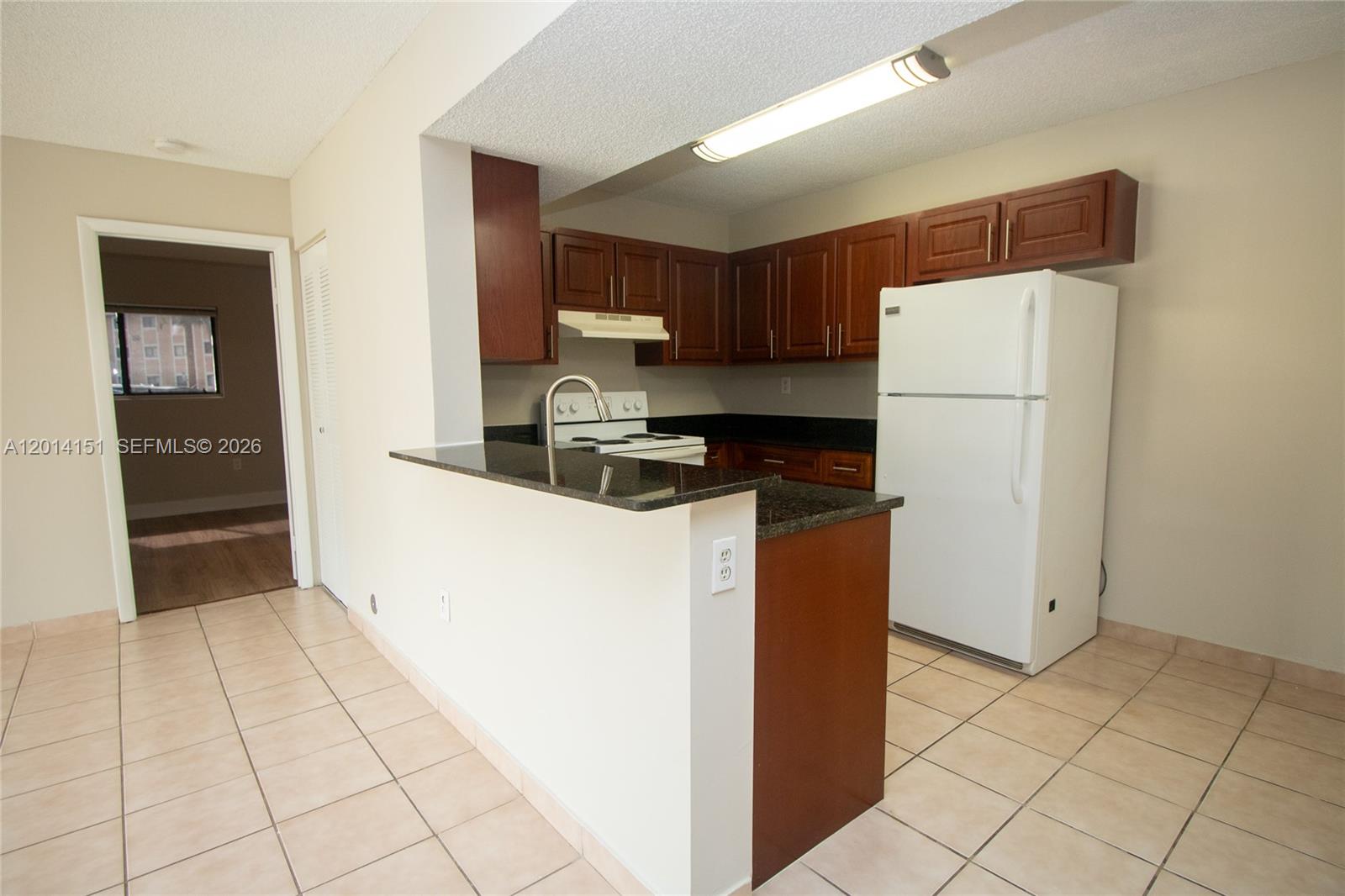 9491 S Palm Cir S # 101 — Photo 3