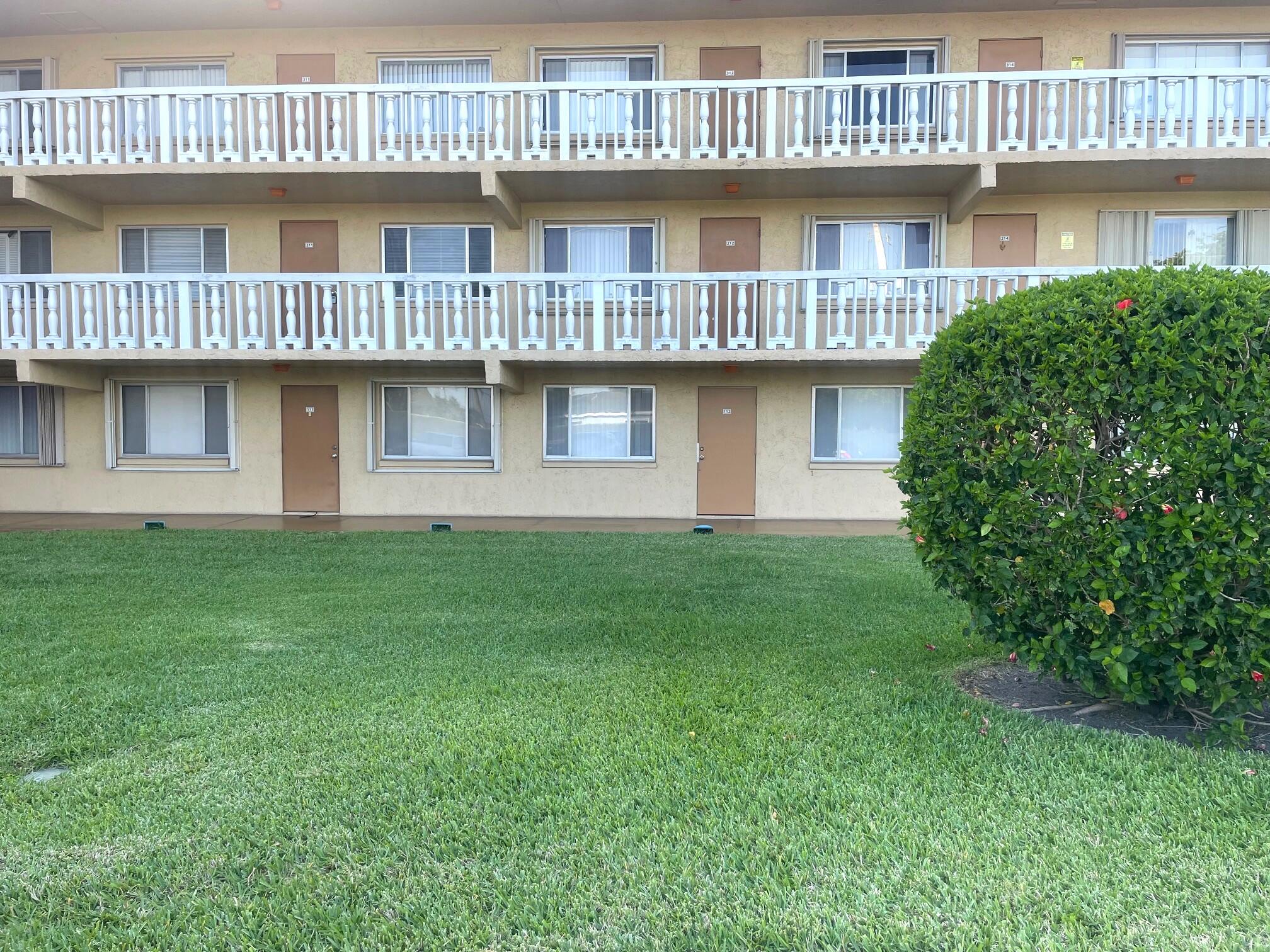 100 Village Green Circle E # 112, Palm Springs FL 33461
