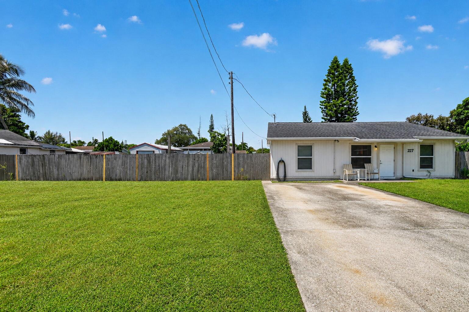 207/227 Ethelyn Drive — Photo 4