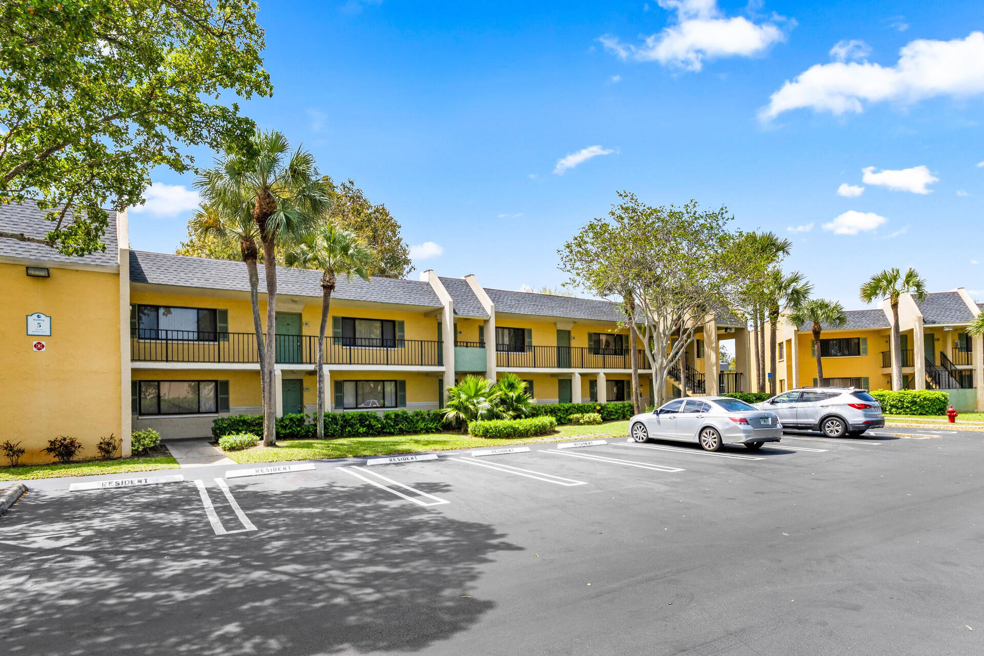 507 Meadows Circle, Boynton Beach FL 33436
