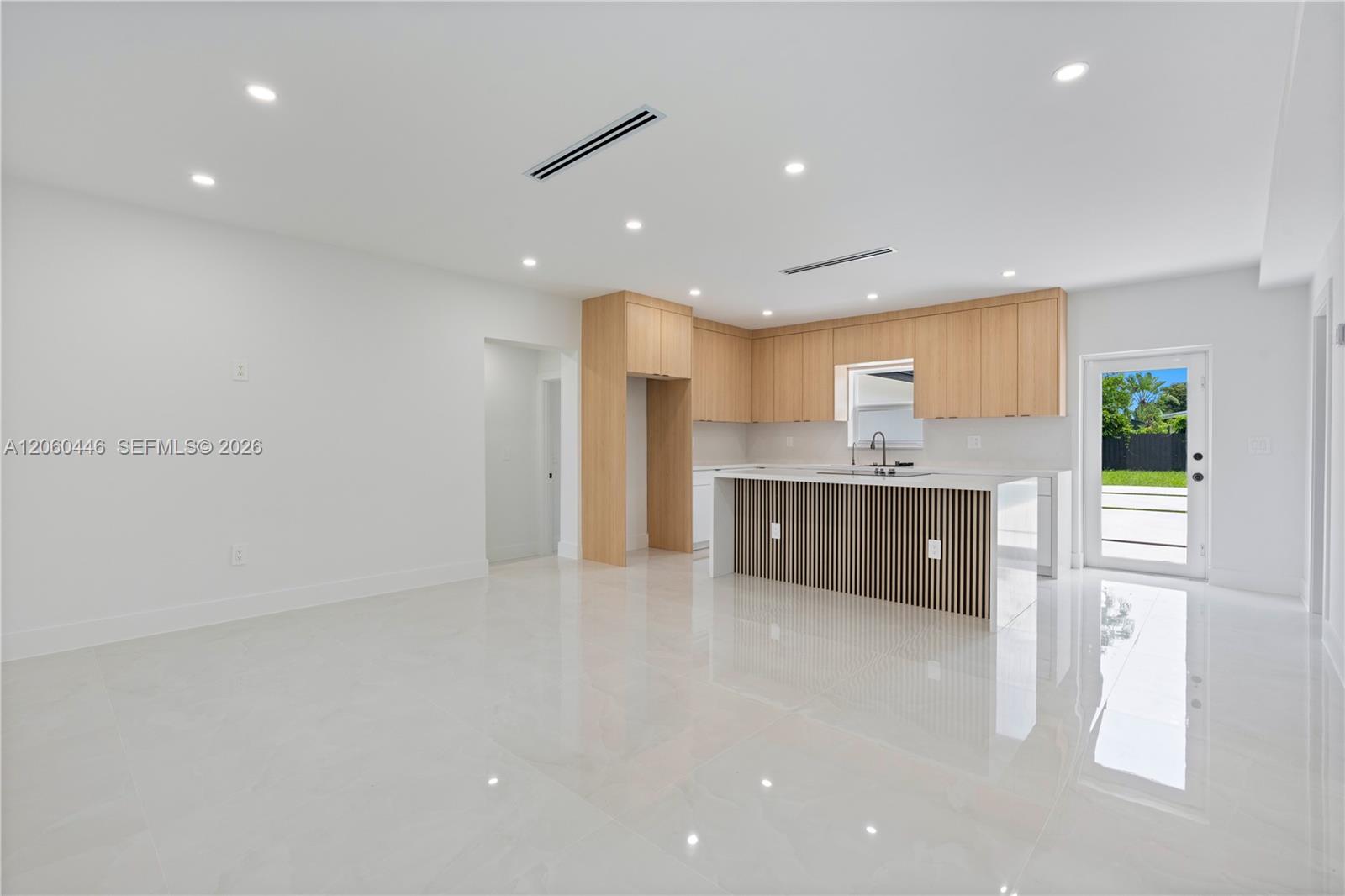 35 Allen Rd — Photo 4