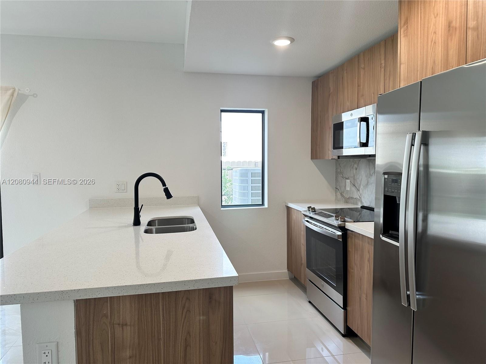 307 NW 13th Pl # 0 — Photo 5
