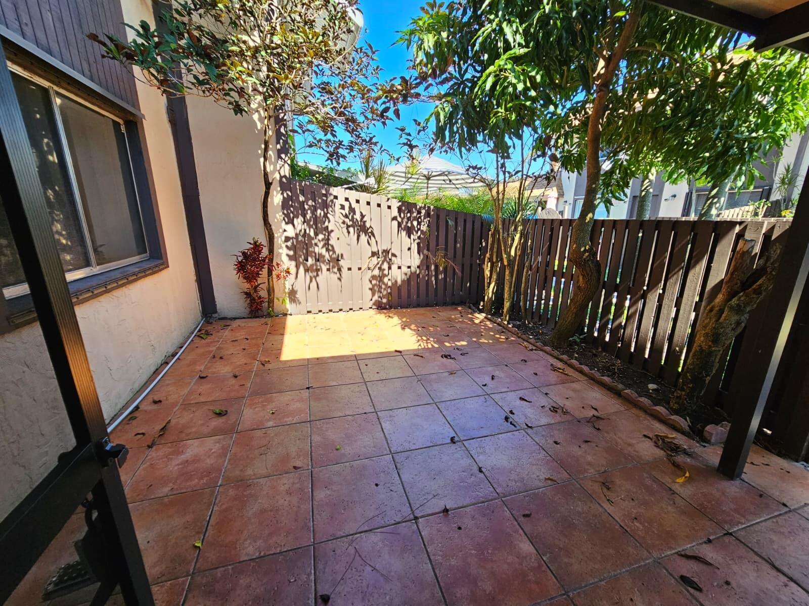 2148 SHERWOOD_PATIO 5