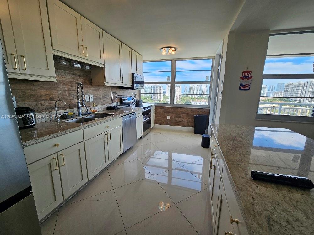 18041 Biscayne Blvd # 1805 — Photo 2