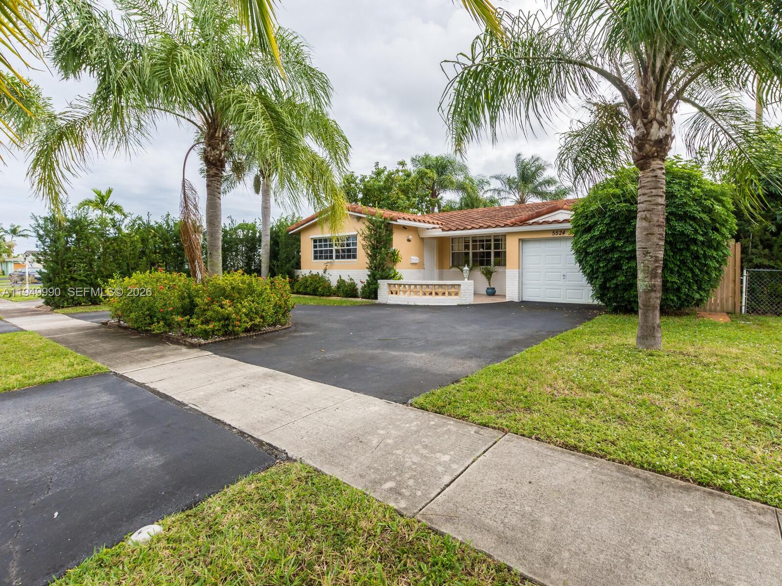 5524 Garfield St, Hollywood FL 33021