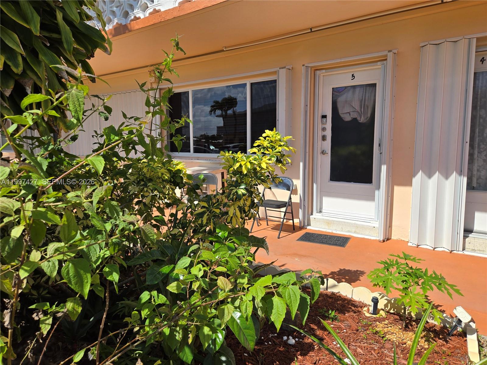 820 SW 11th Ave # 5B, Hallandale Beach FL 33009