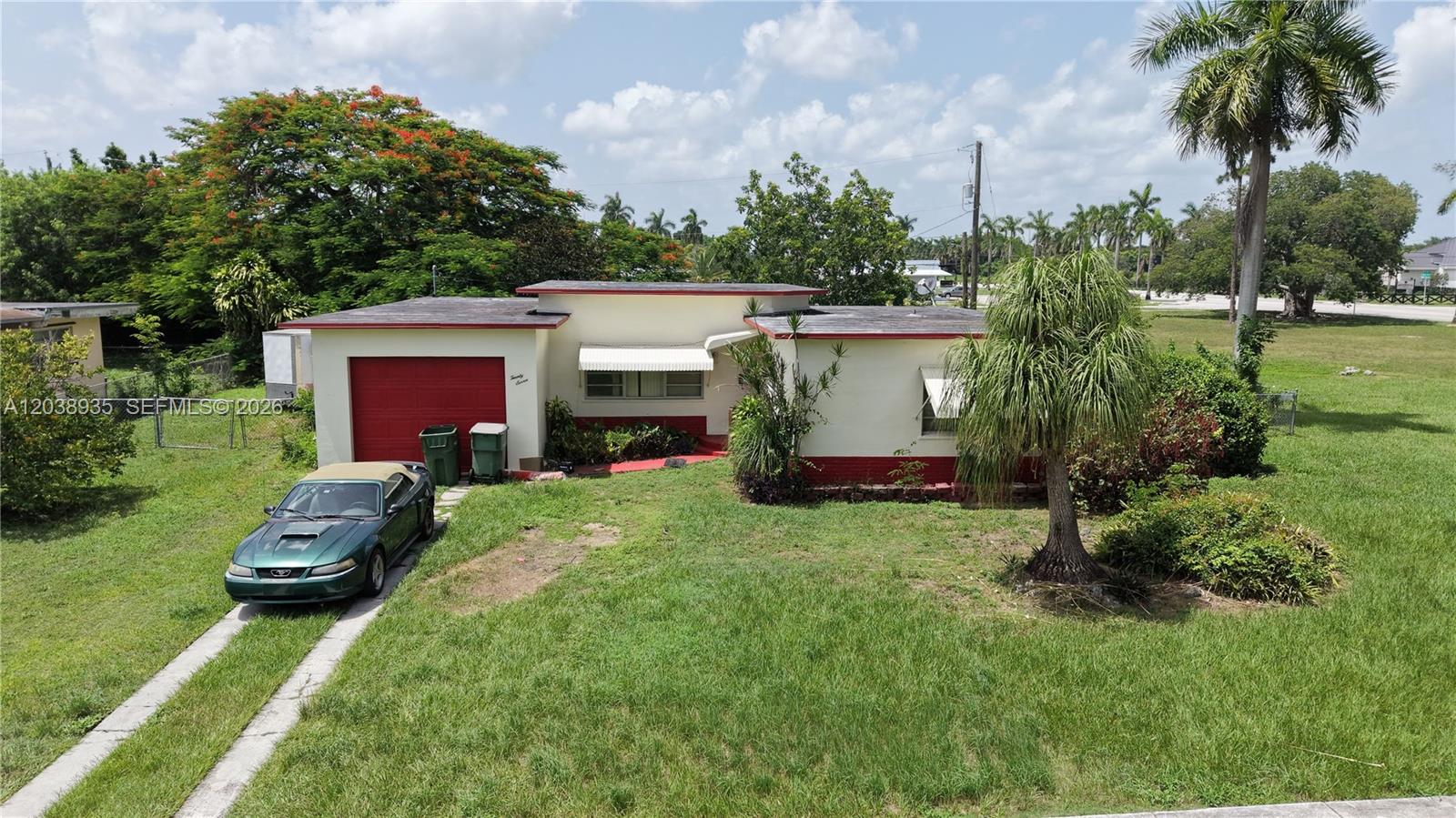 27 NW 18th St, Homestead FL 33030