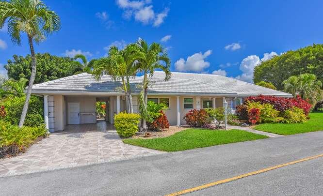 437 French Royale Circle, Atlantis FL 33462