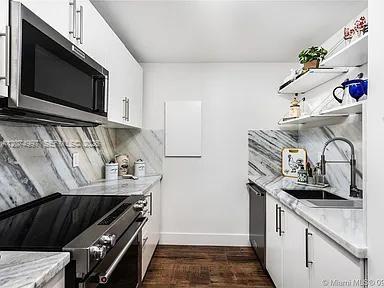 2625 Collins Ave # 212 — Photo 3