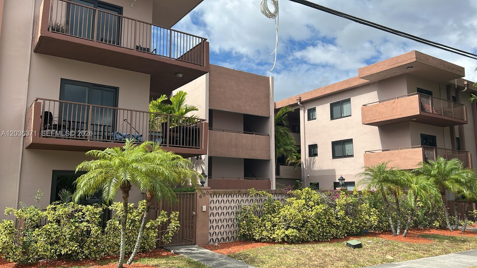 690 NE 123rd St # 207, North Miami FL 33161
