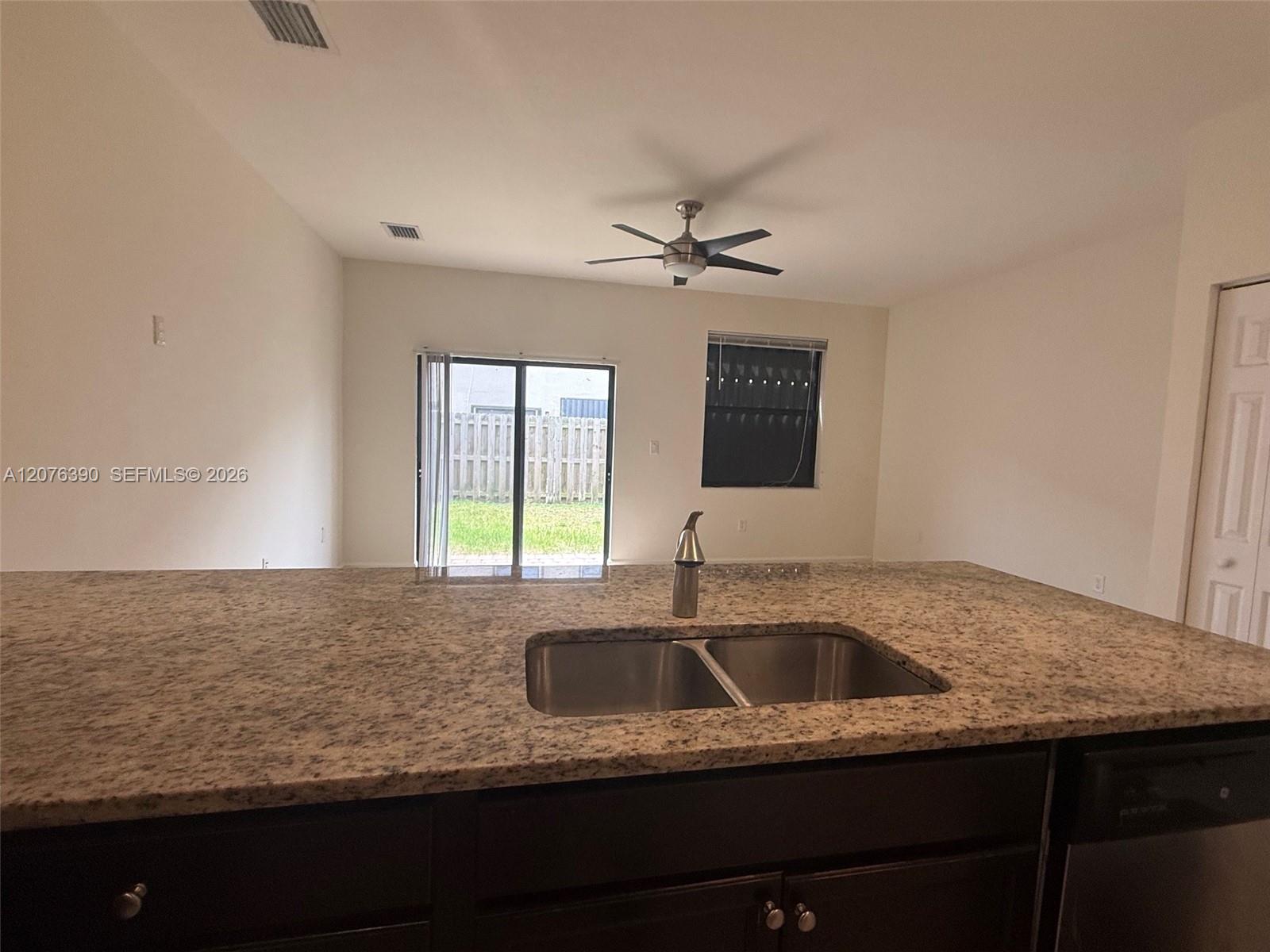 11492 SW 248th Ln # 11492 — Photo 3