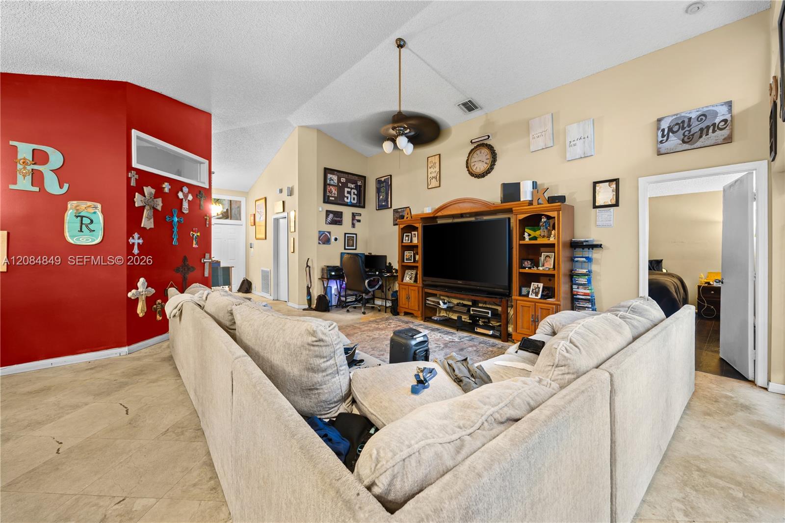 1065 W Fairfax Cir W — Photo 4