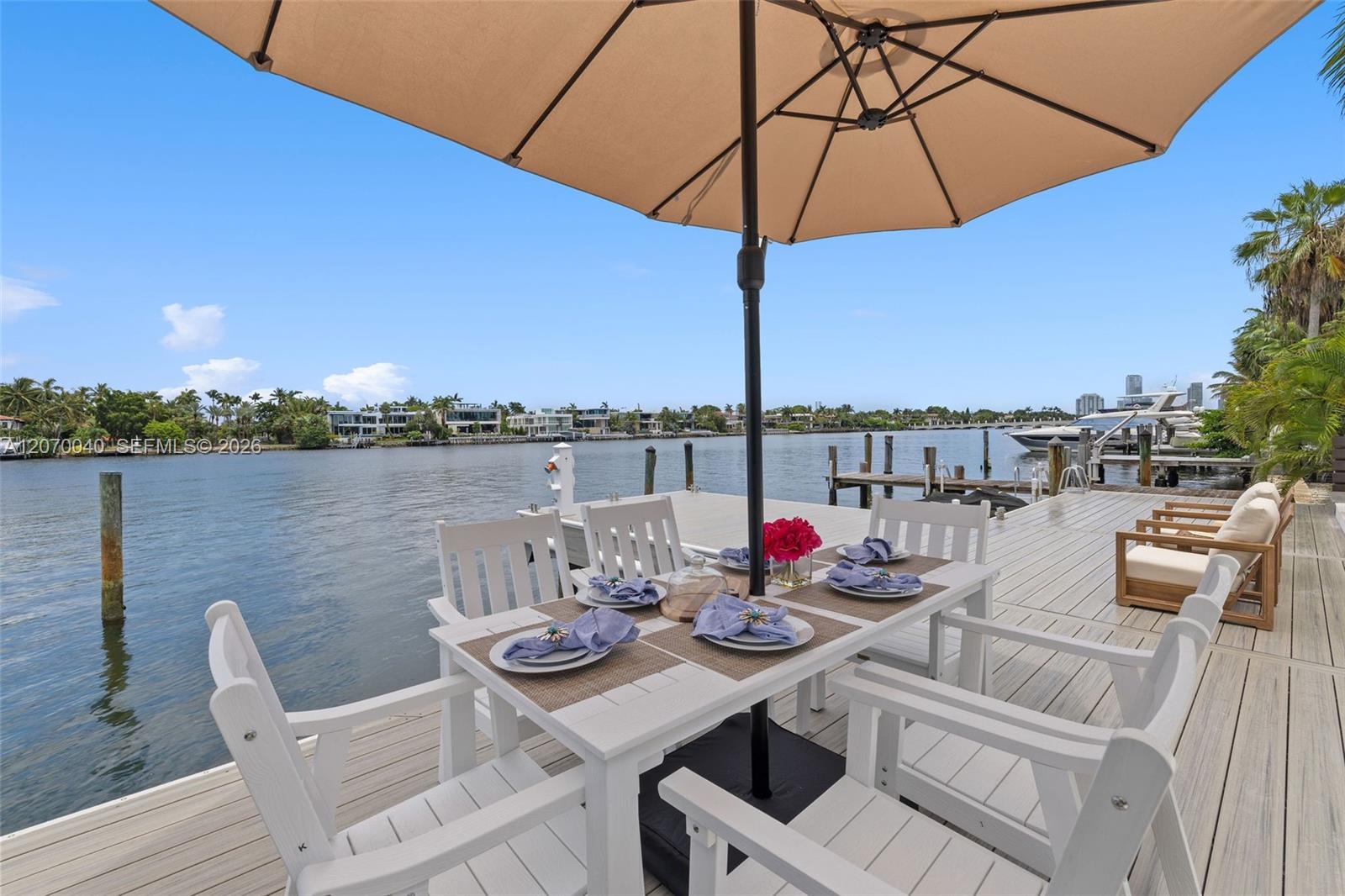 257 N Coconut Ln View 2