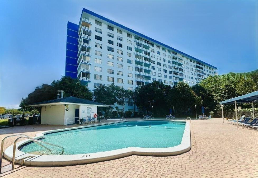 4001 Hillcrest Drive # 407, Hollywood FL 33021