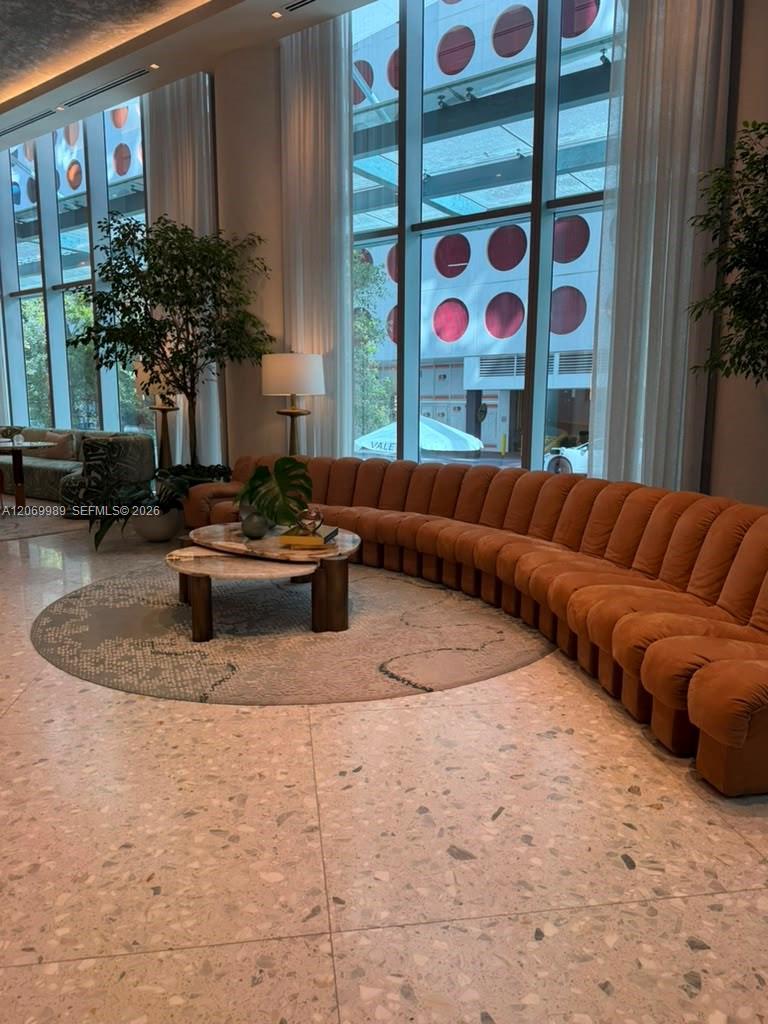 77 SE 5 ST # 2008, Miami FL 33131