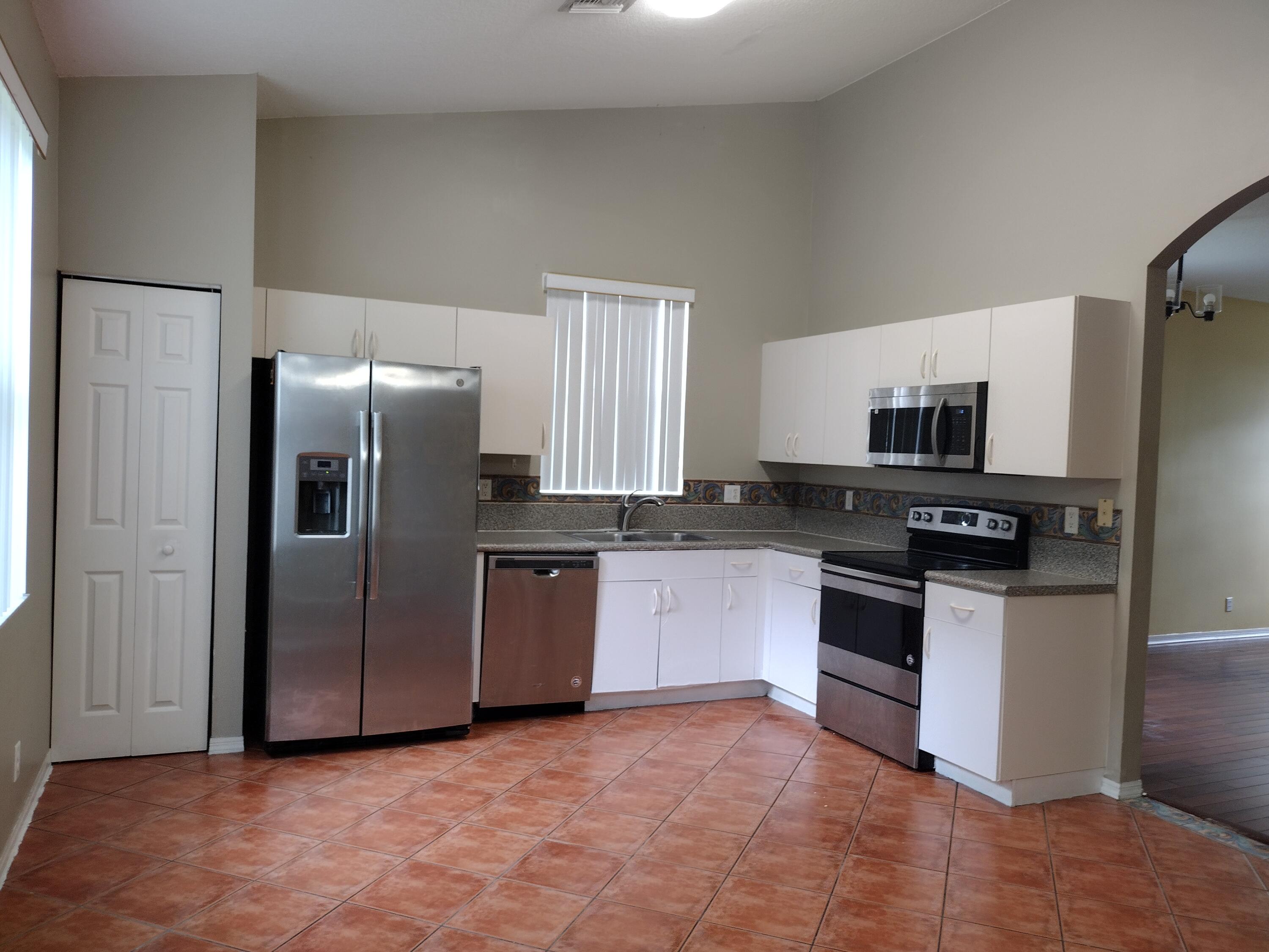 1738 PIERSIDE Circle — Photo 3