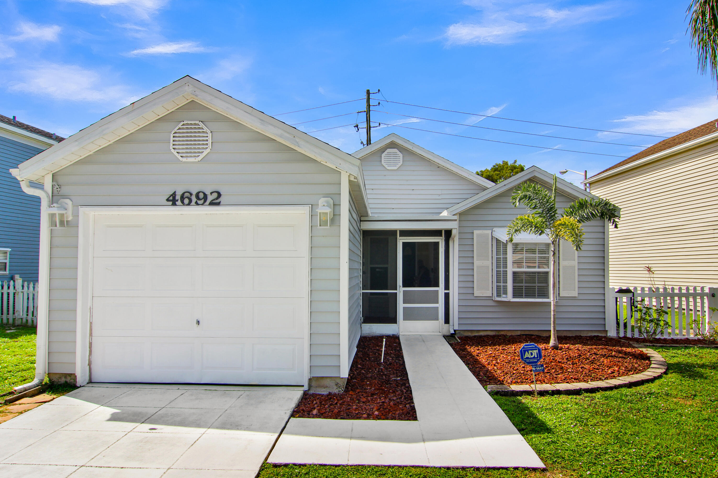 4692 LAKESIDE Circle, West Palm Beach FL 33417