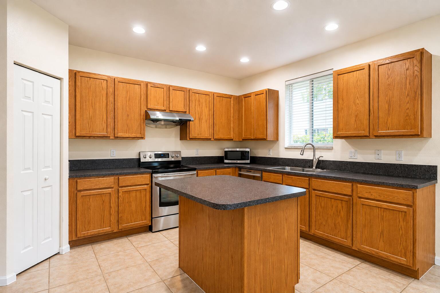2789 S Evergreen Circle — Photo 3