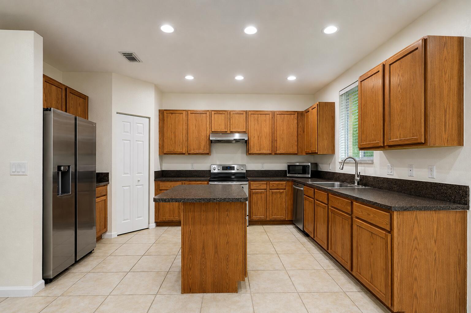 2789 S Evergreen Circle — Photo 2