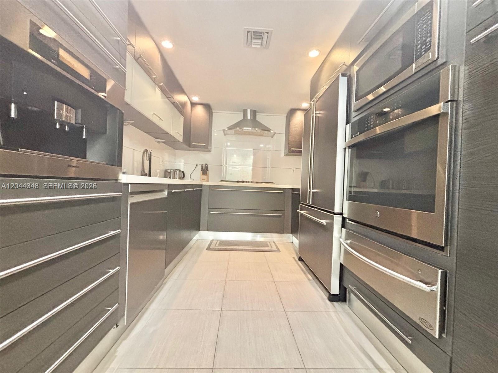 2030 S Ocean Dr # 423, Hallandale Beach FL 33009