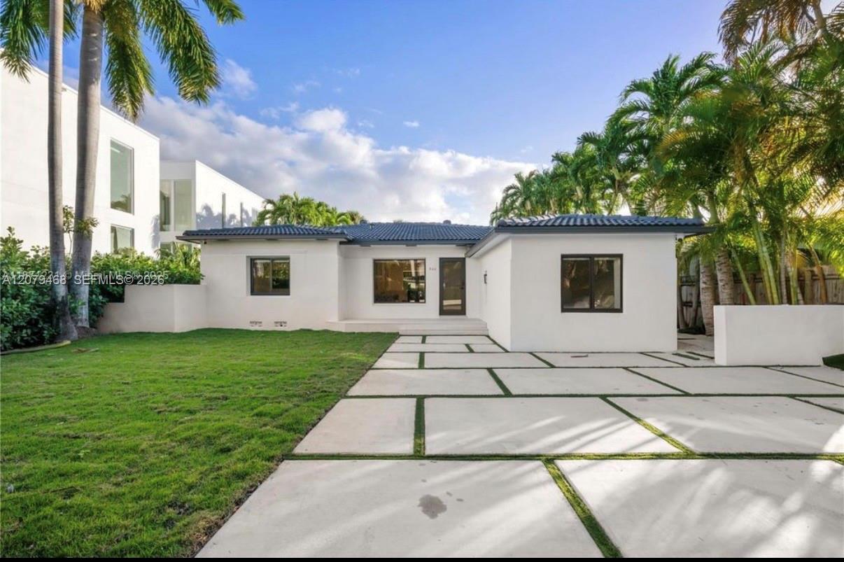 900 W 47th Ct, Miami Beach FL 33140