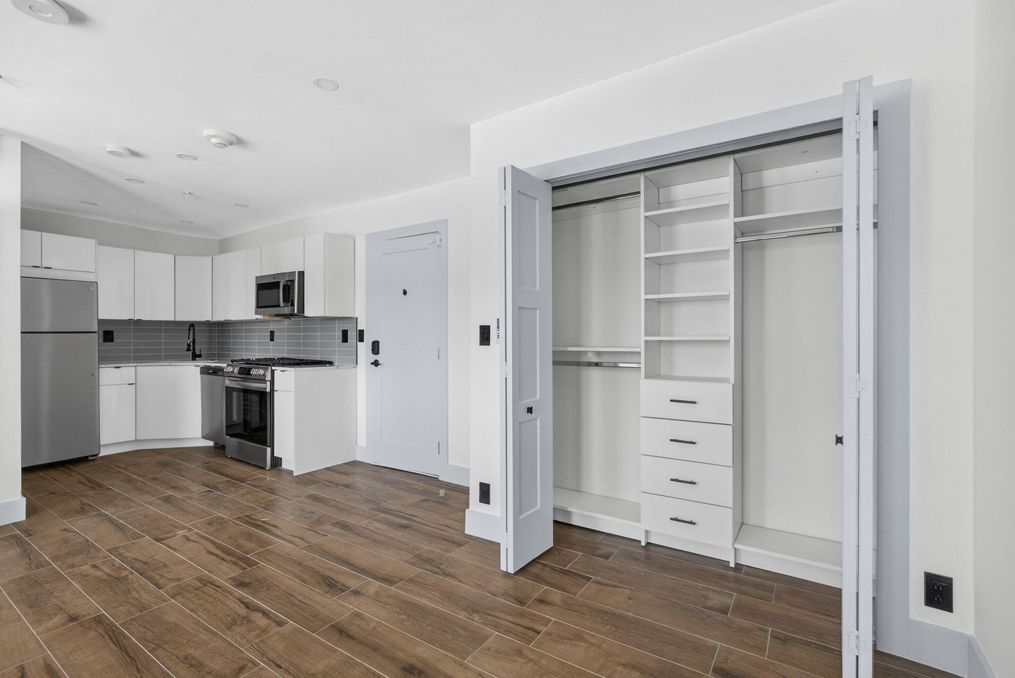324 20th Street Unit 201 — Photo 3