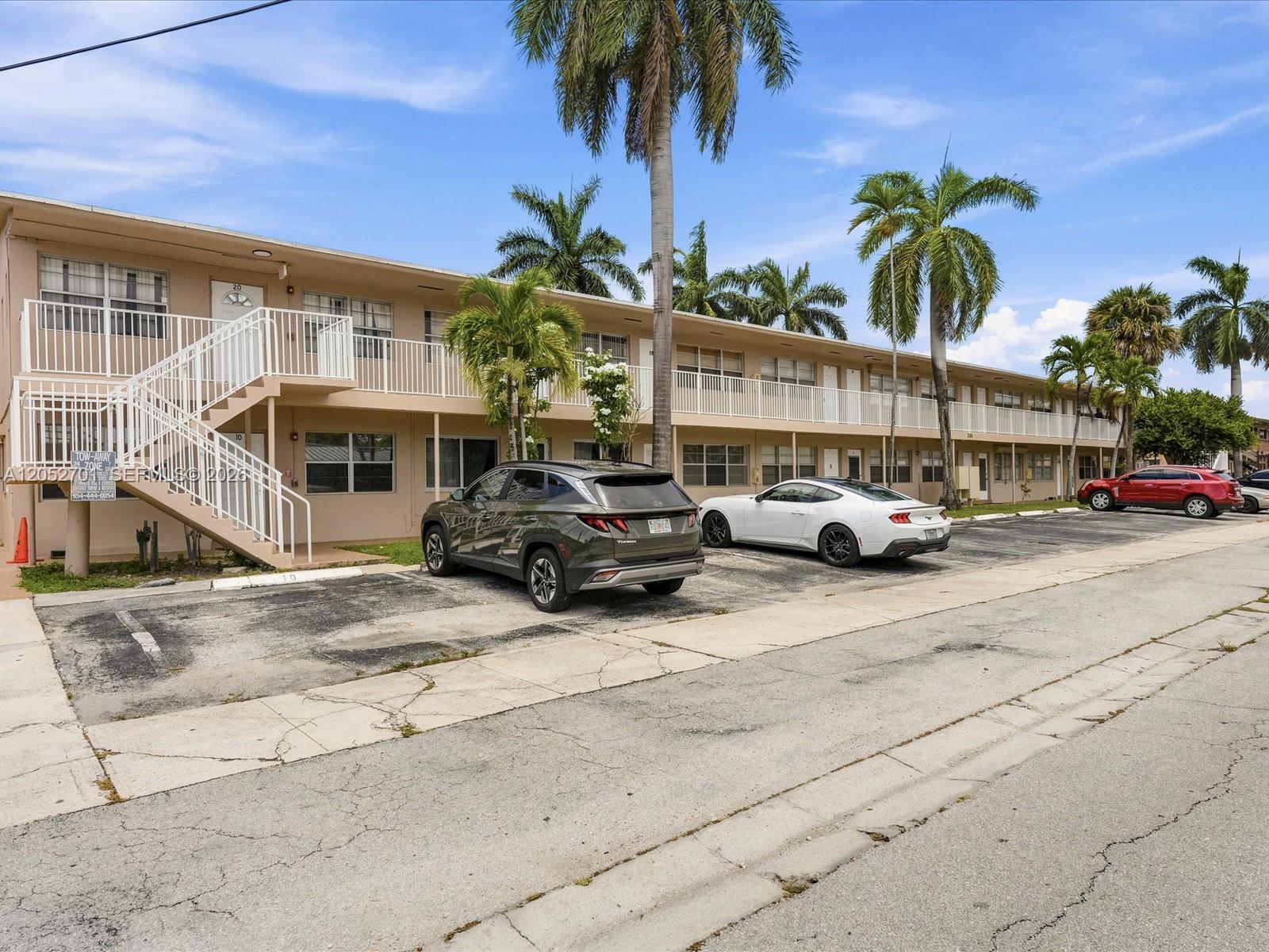 230 SW 11th Ave # 8, Hallandale Beach FL 33009