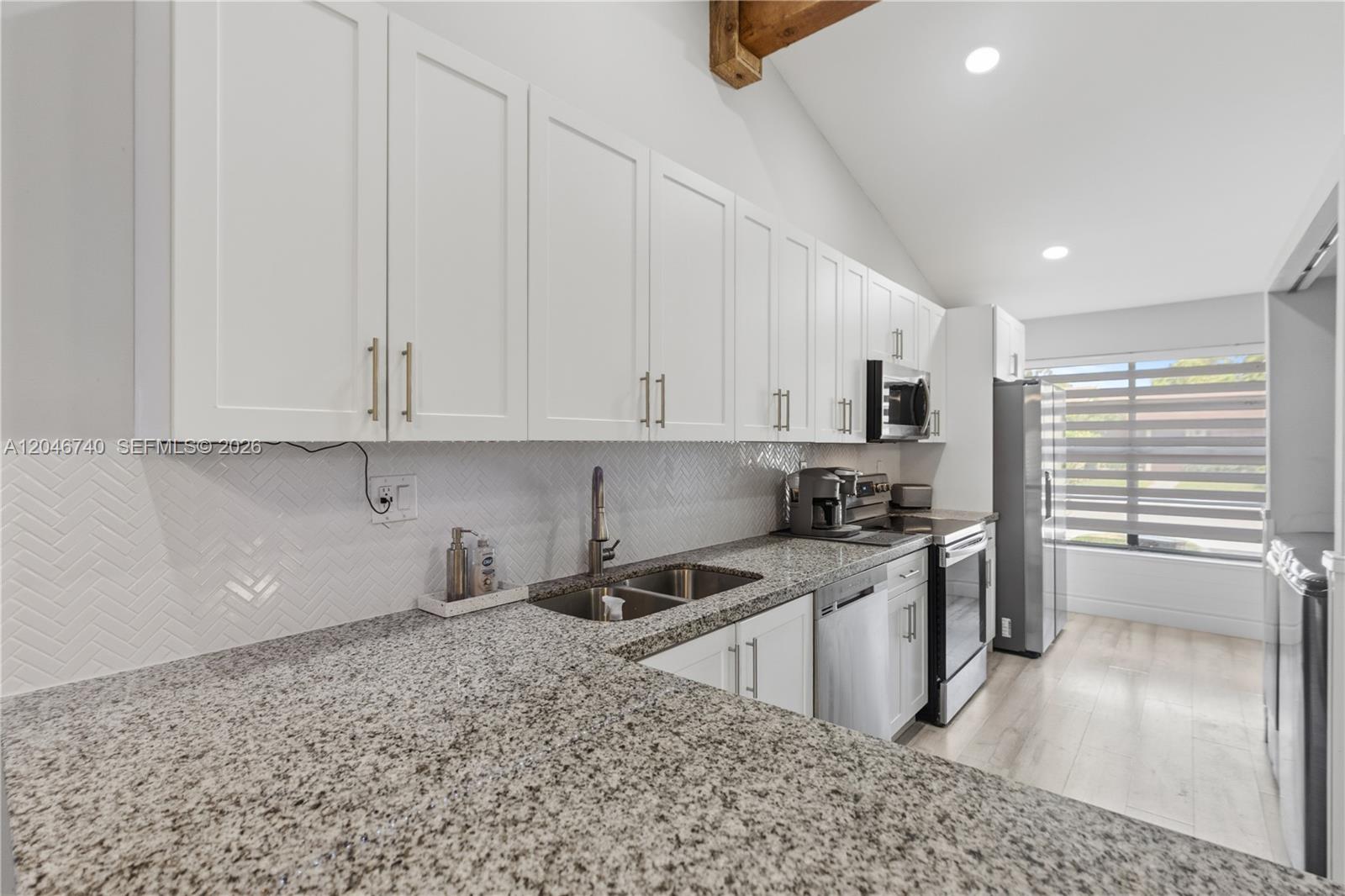 10311 Laurel Ct — Photo 3
