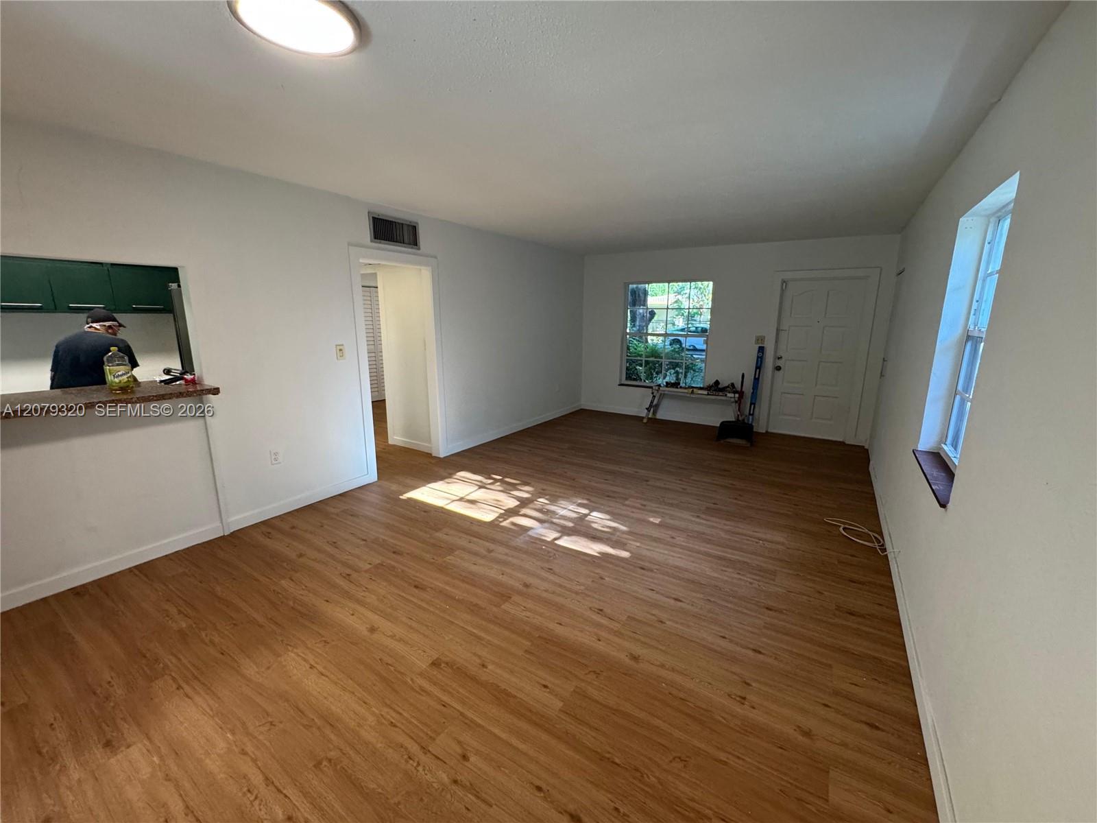 5765 SW 48th St — Photo 3