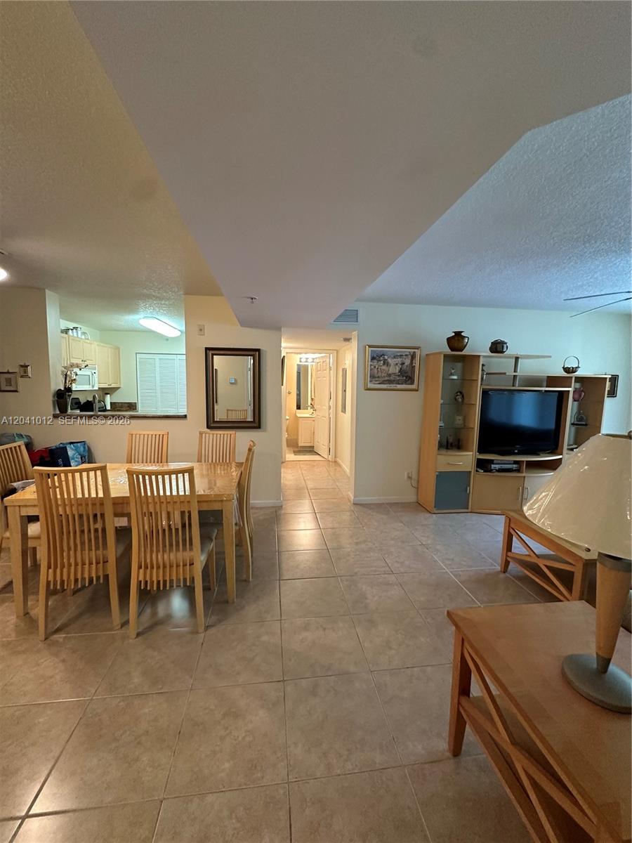 619 E Sheridan St # 105 — Photo 3