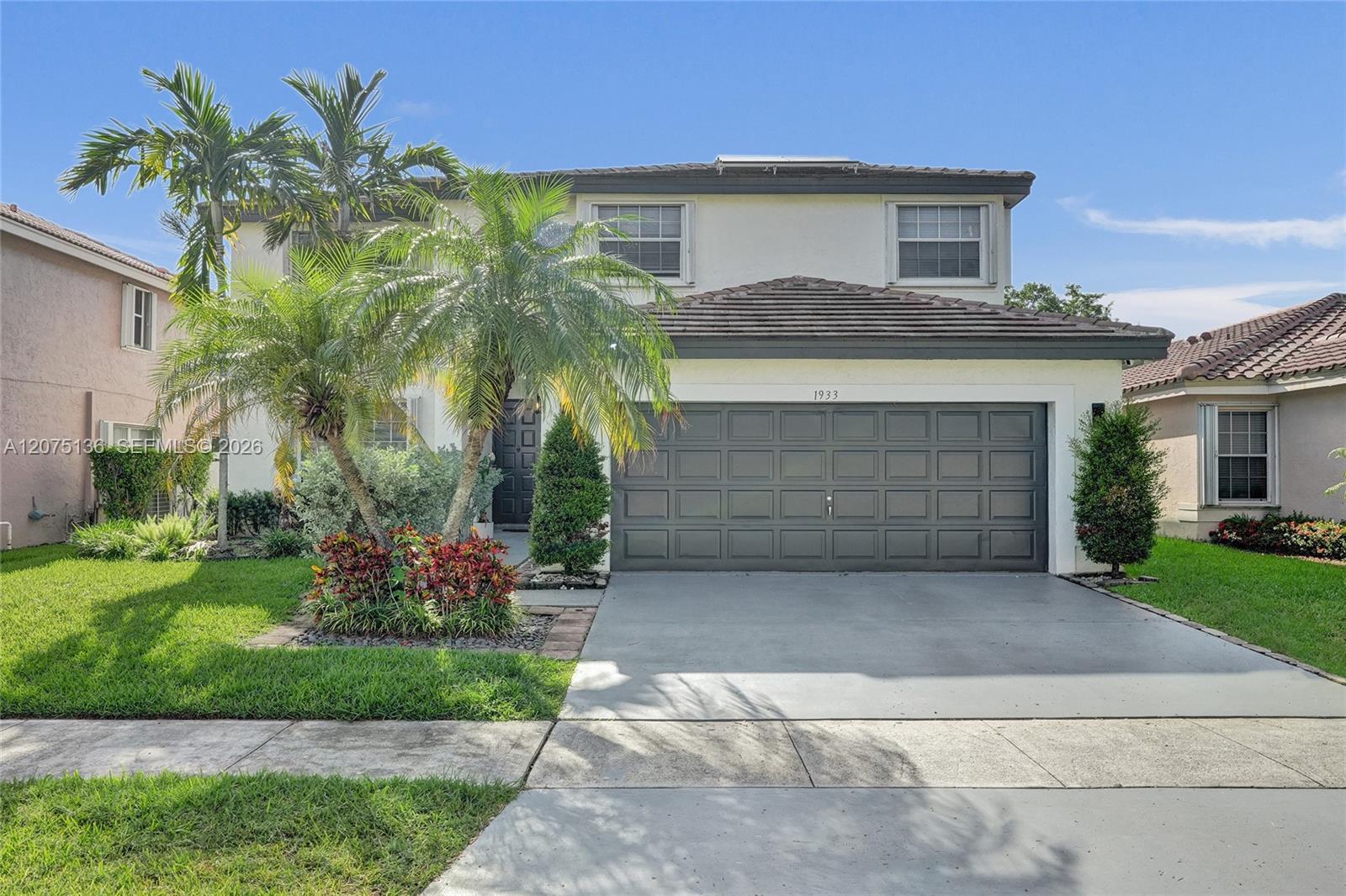 1933 SW 180th Ter — Photo 3
