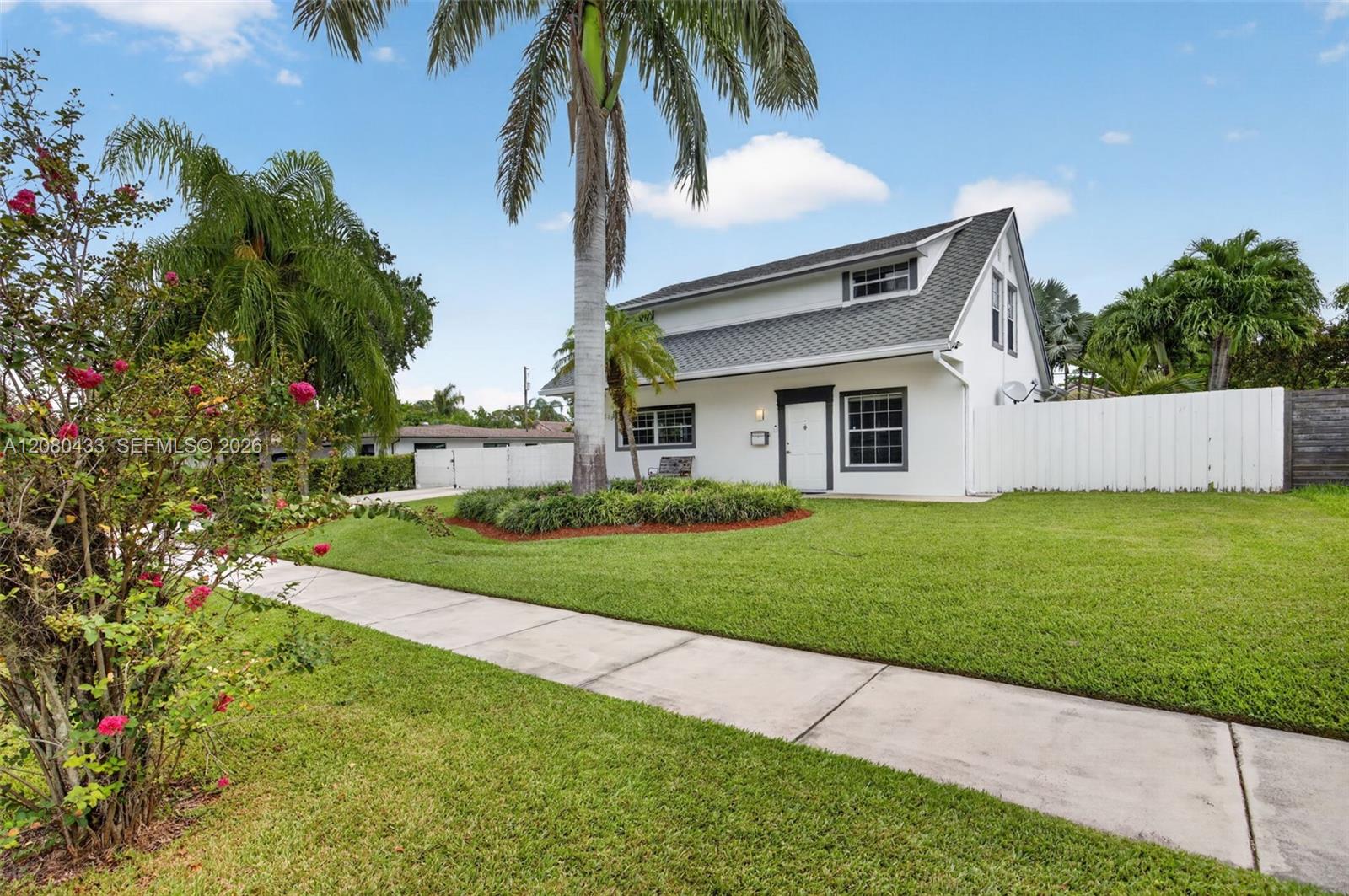 18211 SW 95th Ct — Photo 3