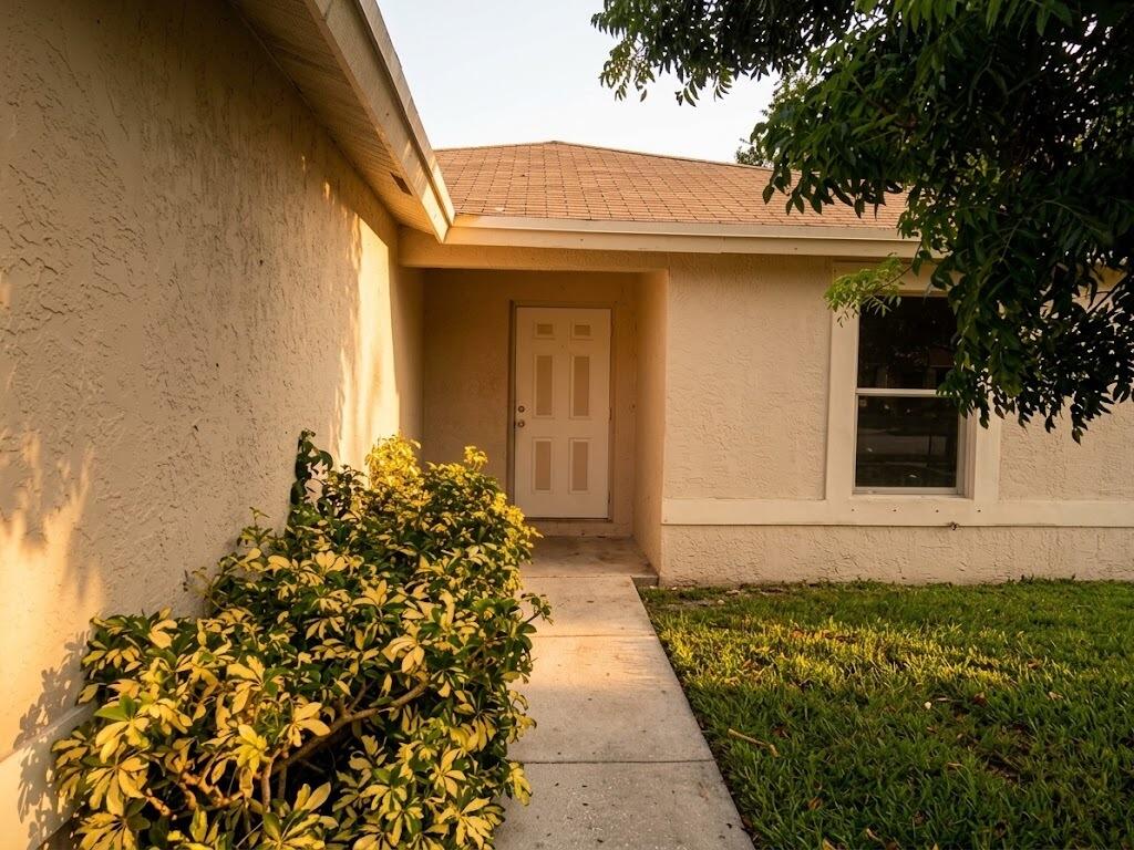 2711 NW 13TH Street — Photo 2