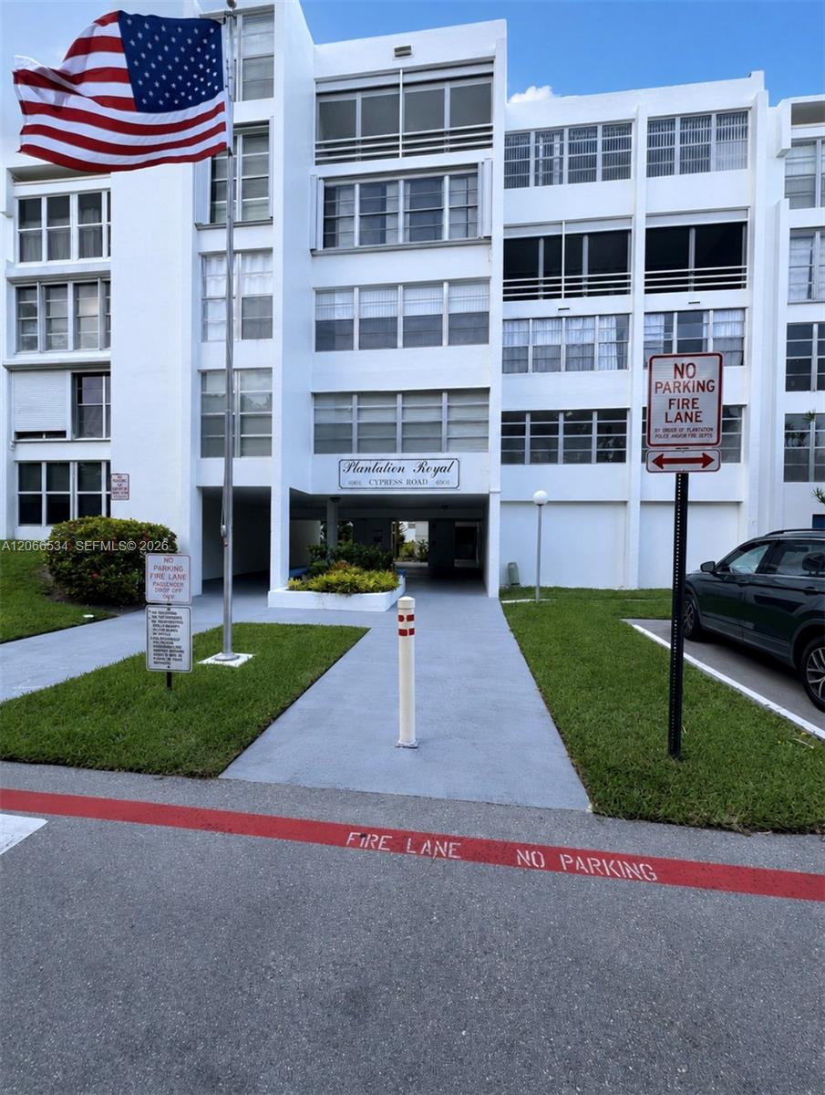 6901 Cypress Rd # B17, Plantation FL 33317