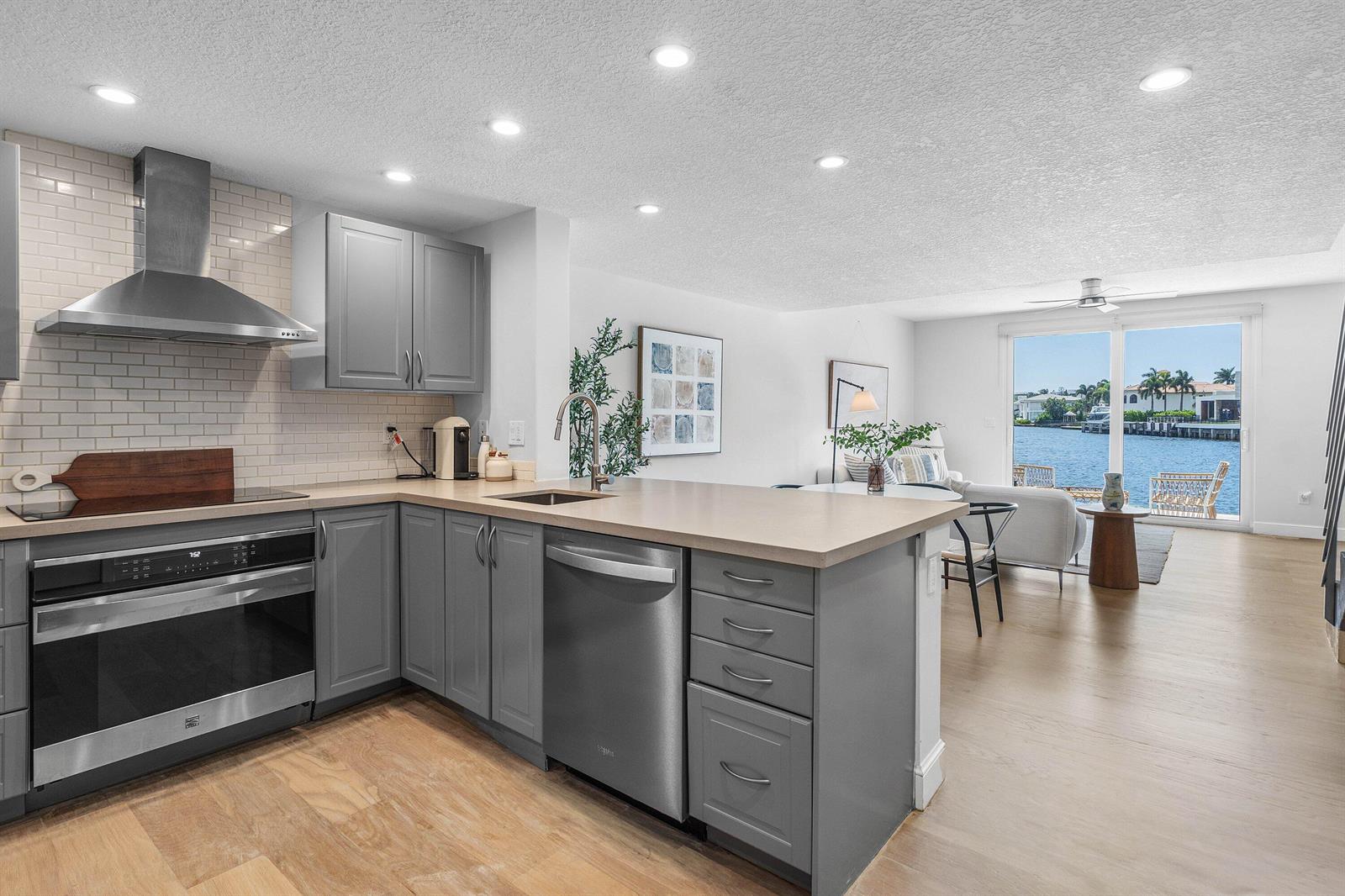 006-900JefferyStreet-BocaRaton-FL-33487-