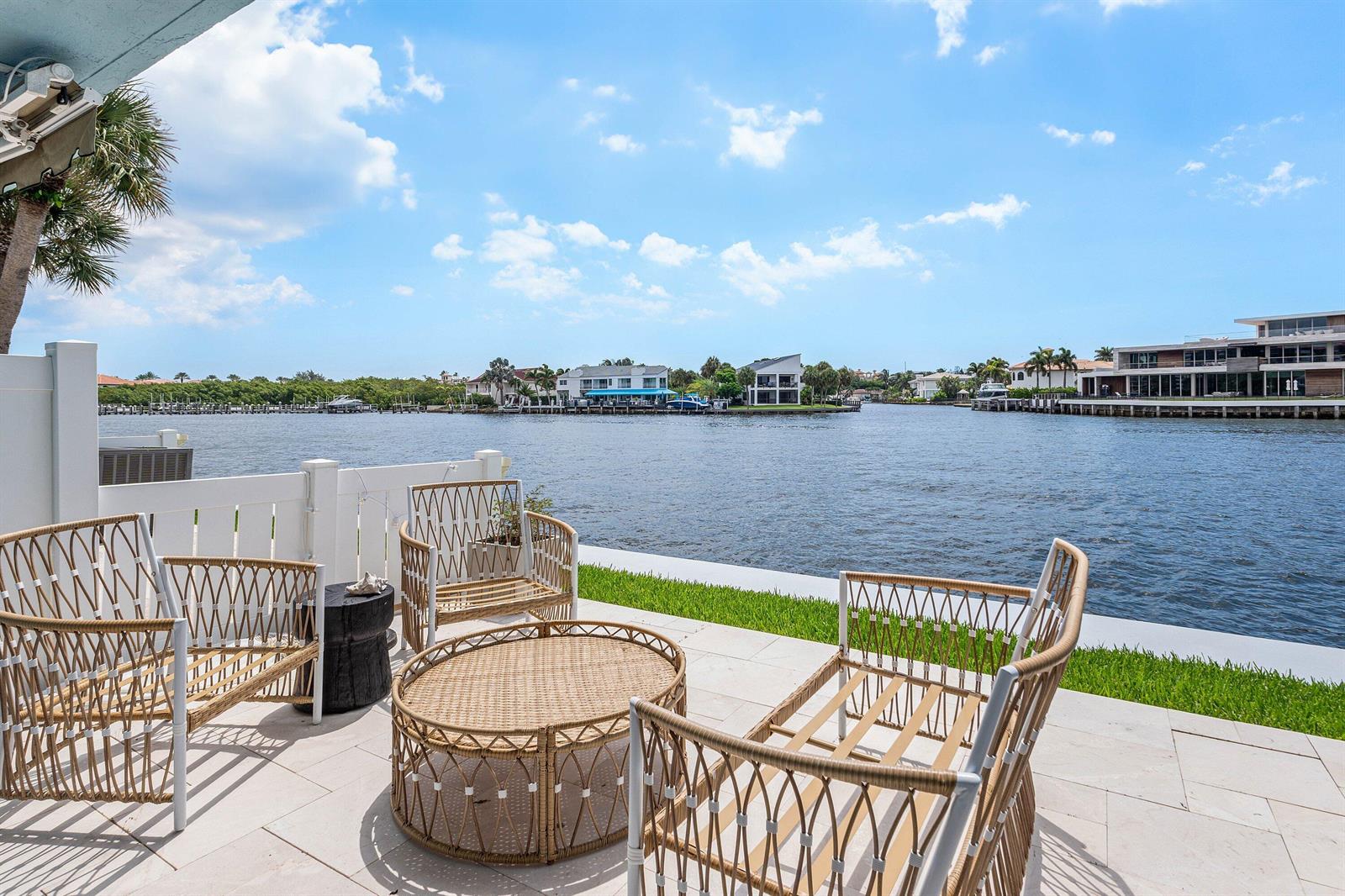 030-900JefferyStreet-BocaRaton-FL-33487-