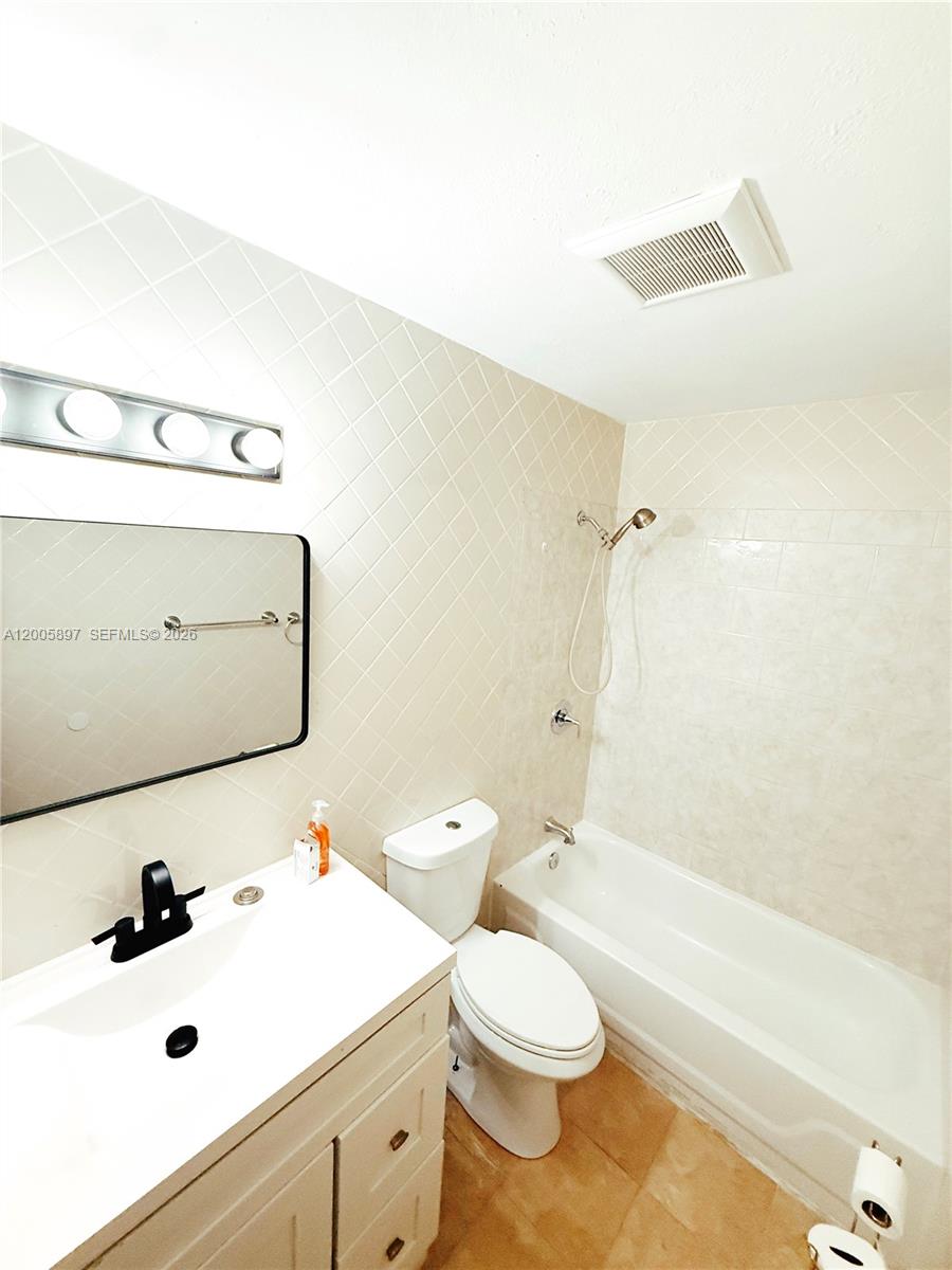 4259 Royal Banyan Way # B — Photo 4